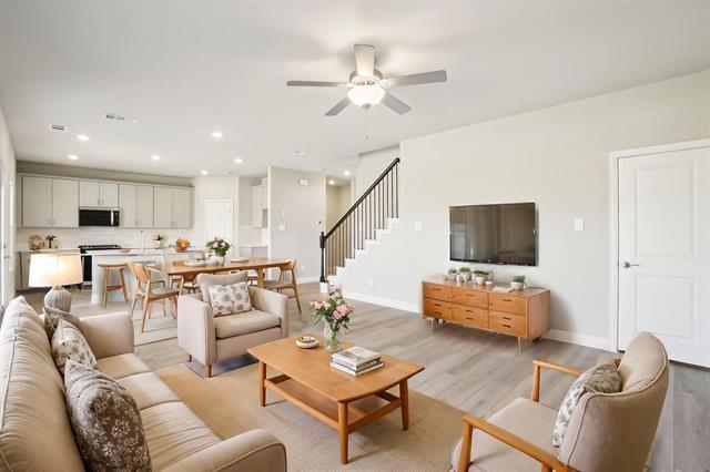 Building Photo - 2211 Gustavus Dr