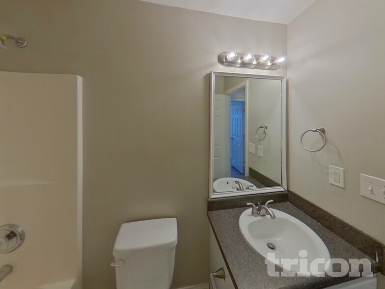 Building Photo - 287 Huntington Dr