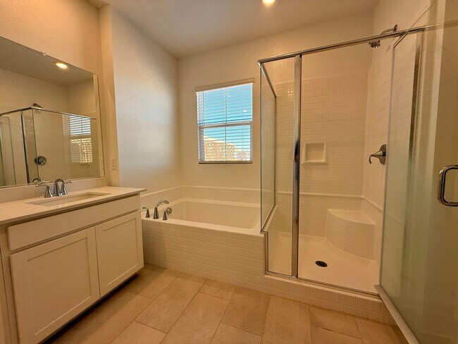 Building Photo - 4 BED 3.5 BATH 2 CAR GARAGE HOME w/ LOFT, ...