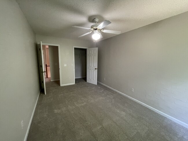Building Photo - 112 Candle Brook Dr