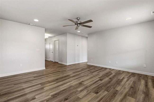 Building Photo - 7191 Seagraves Ct