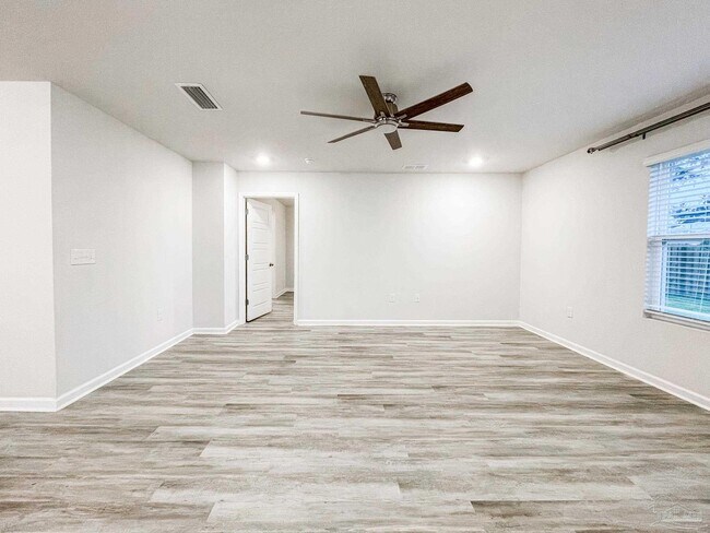 Building Photo - 9627 Angel Oak Dr