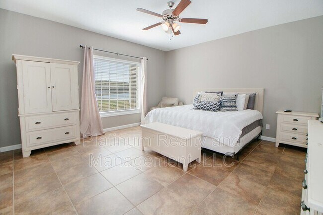 Building Photo - 202 Breakers Bnd