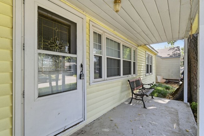 Building Photo - Remodeled Midtown Tulsa Bungalow – Classic Charm with Modern Updates!