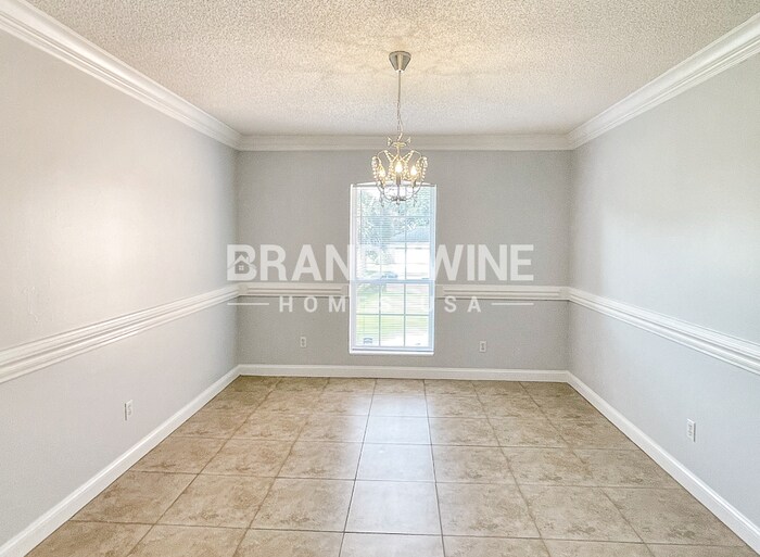 Building Photo - 6847 Rivercrest Dr