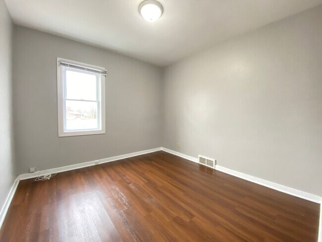 Building Photo - 2240 White Oak Ave