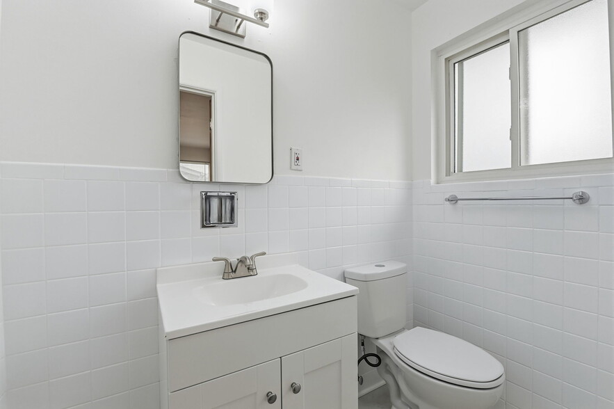 Building Photo - 1152 Burch Ln