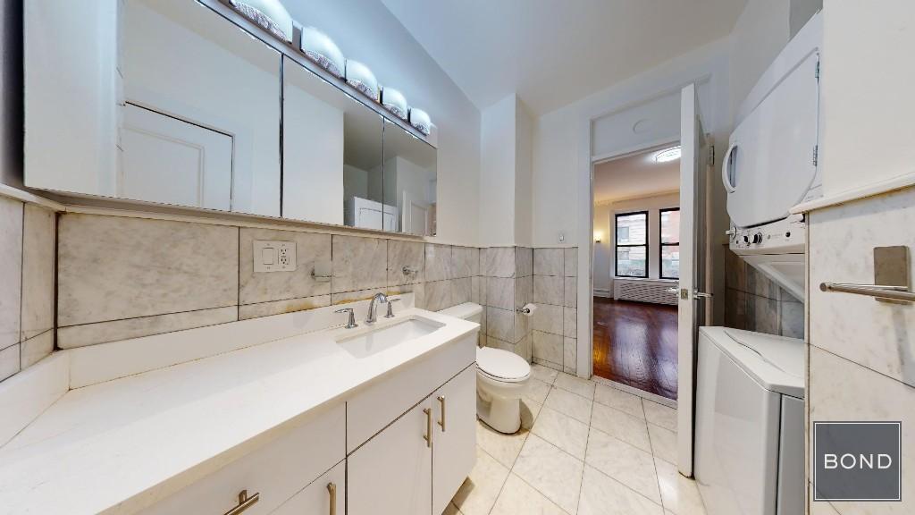 Building Photo - 166 W 72nd St