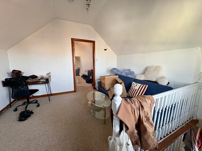 Building Photo - 72 Hillside St