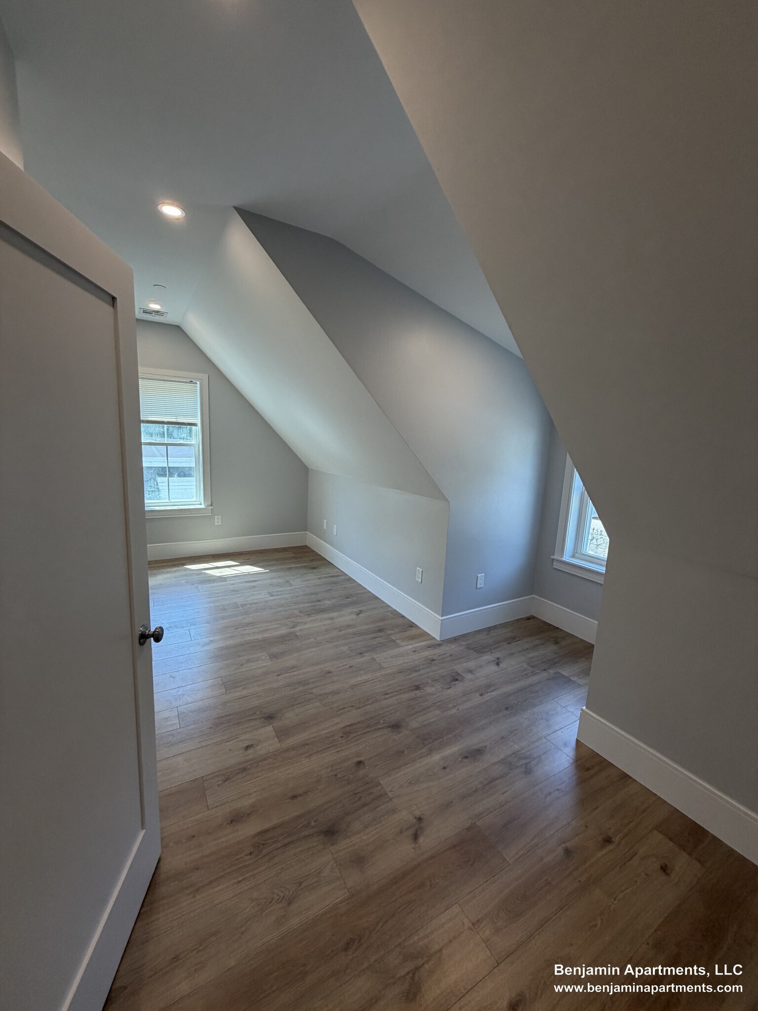 Building Photo - 124 Kenrick St