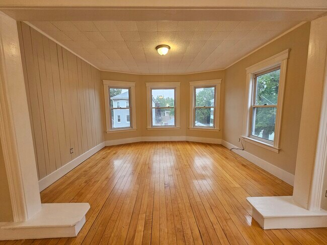 Building Photo - 120 Pilgrim Ave