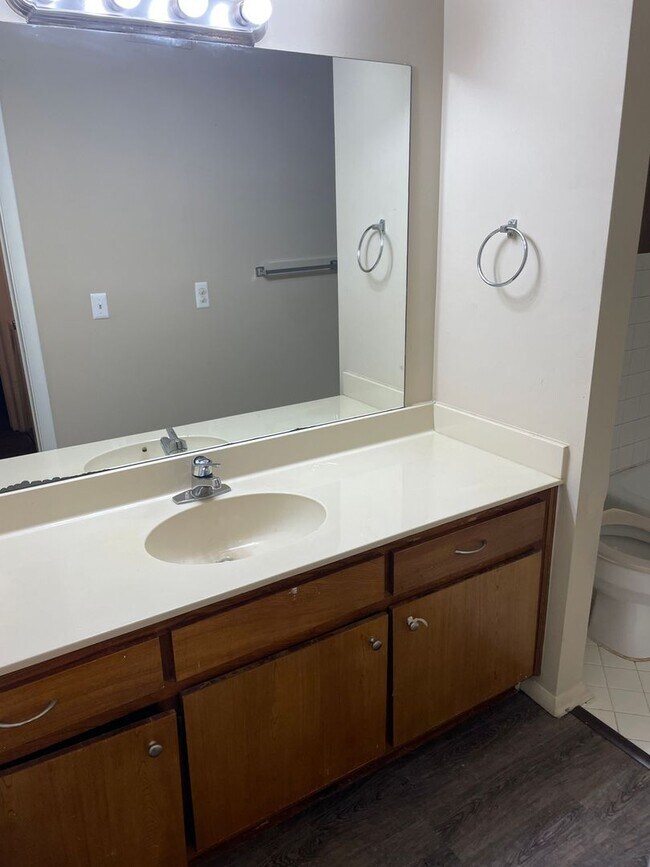 Building Photo - 5978 E 33rd Ct