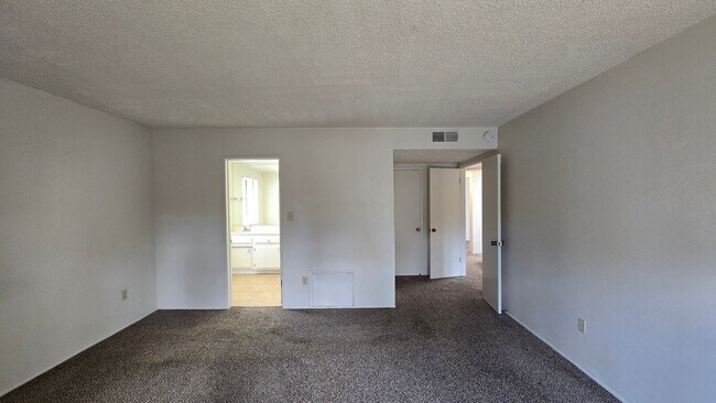 Building Photo - 4147 Pinewood Lake Dr