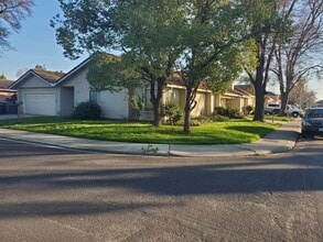 Building Photo - MON390