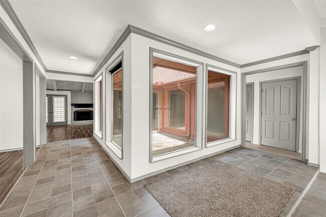 Building Photo - 705 Holly Springs Ct