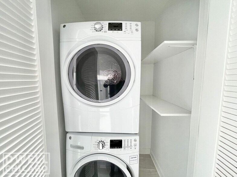 Building Photo - 2337 N Lincoln Ave