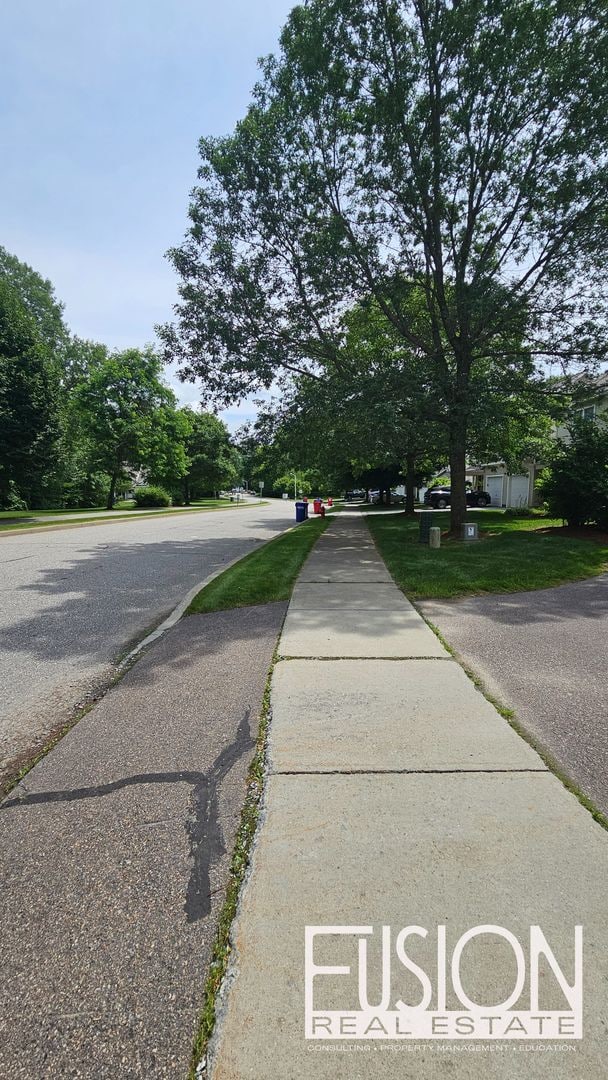 Building Photo - Bright, Modern 3 Bedroom Townhouse in Esse...