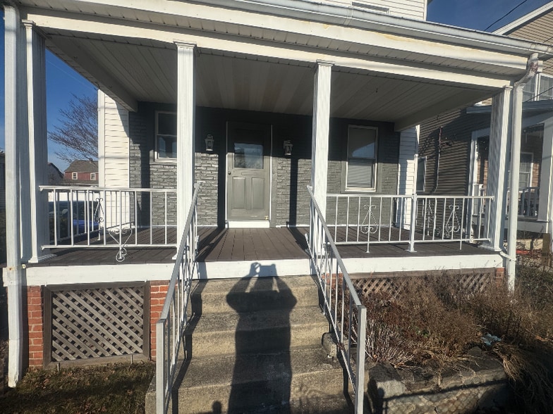 Building Photo - 30 Metacomet Ave