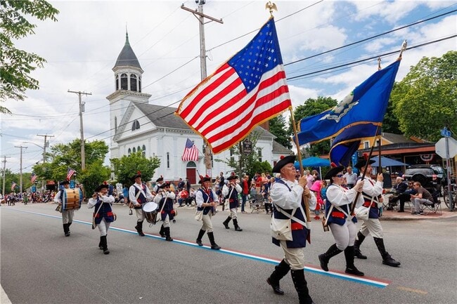 Building Photo - 73 Bayside Ave