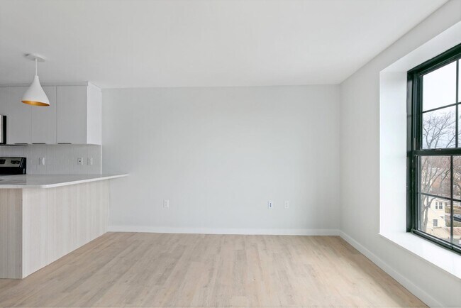 Building Photo - 10 Soden St