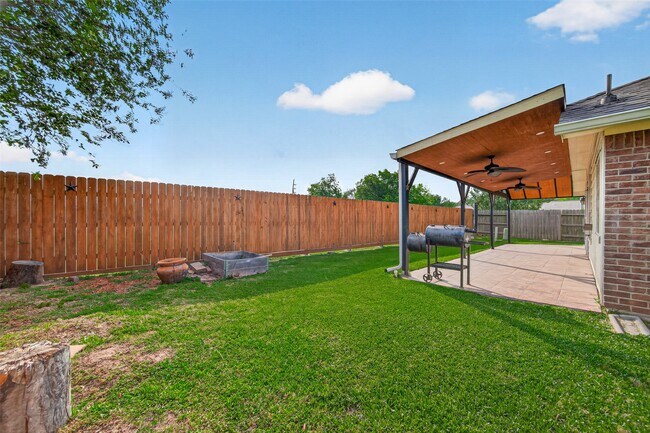 Building Photo - 23914 Glengate Dr