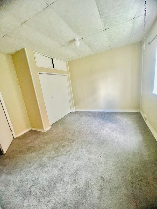 Building Photo - 4 bedroom. 1.5 Bath- Turtle Creek Pa