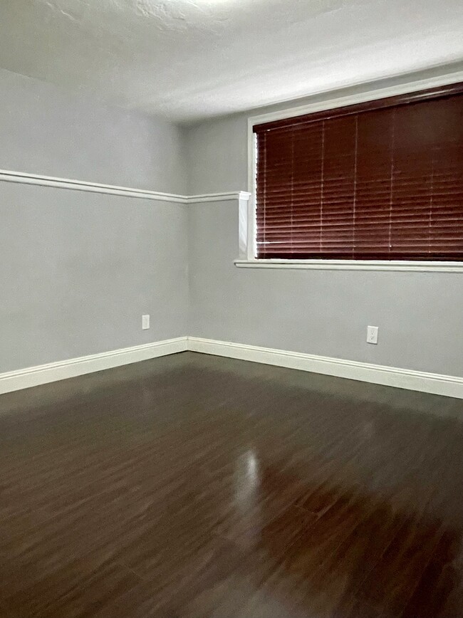 Building Photo - 429 Kains Ave