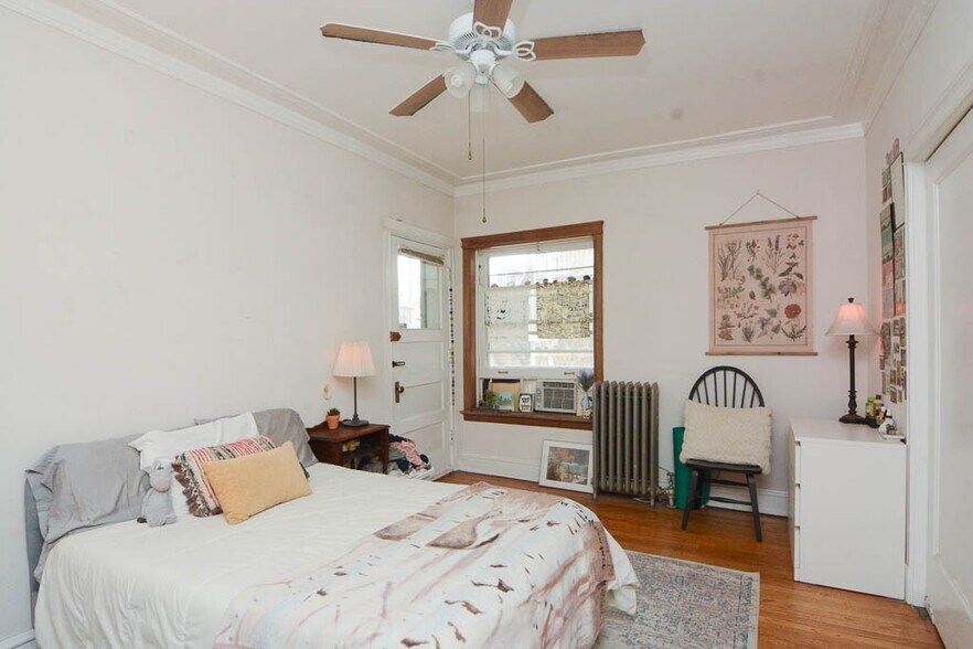 Building Photo - 1400 W Rosemont Ave