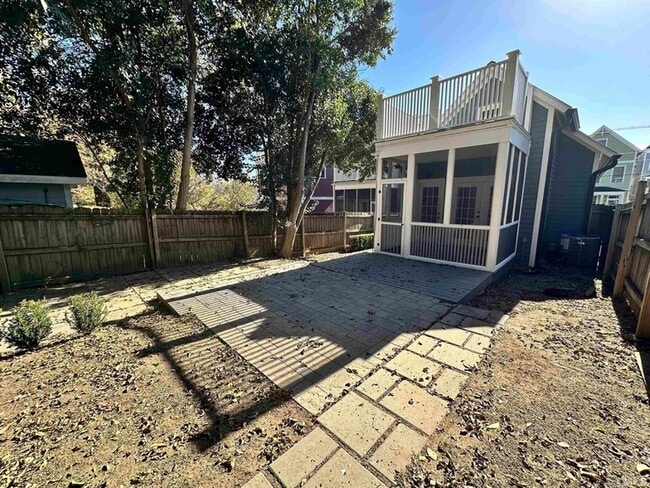 Building Photo - 614 Dorothea Dr
