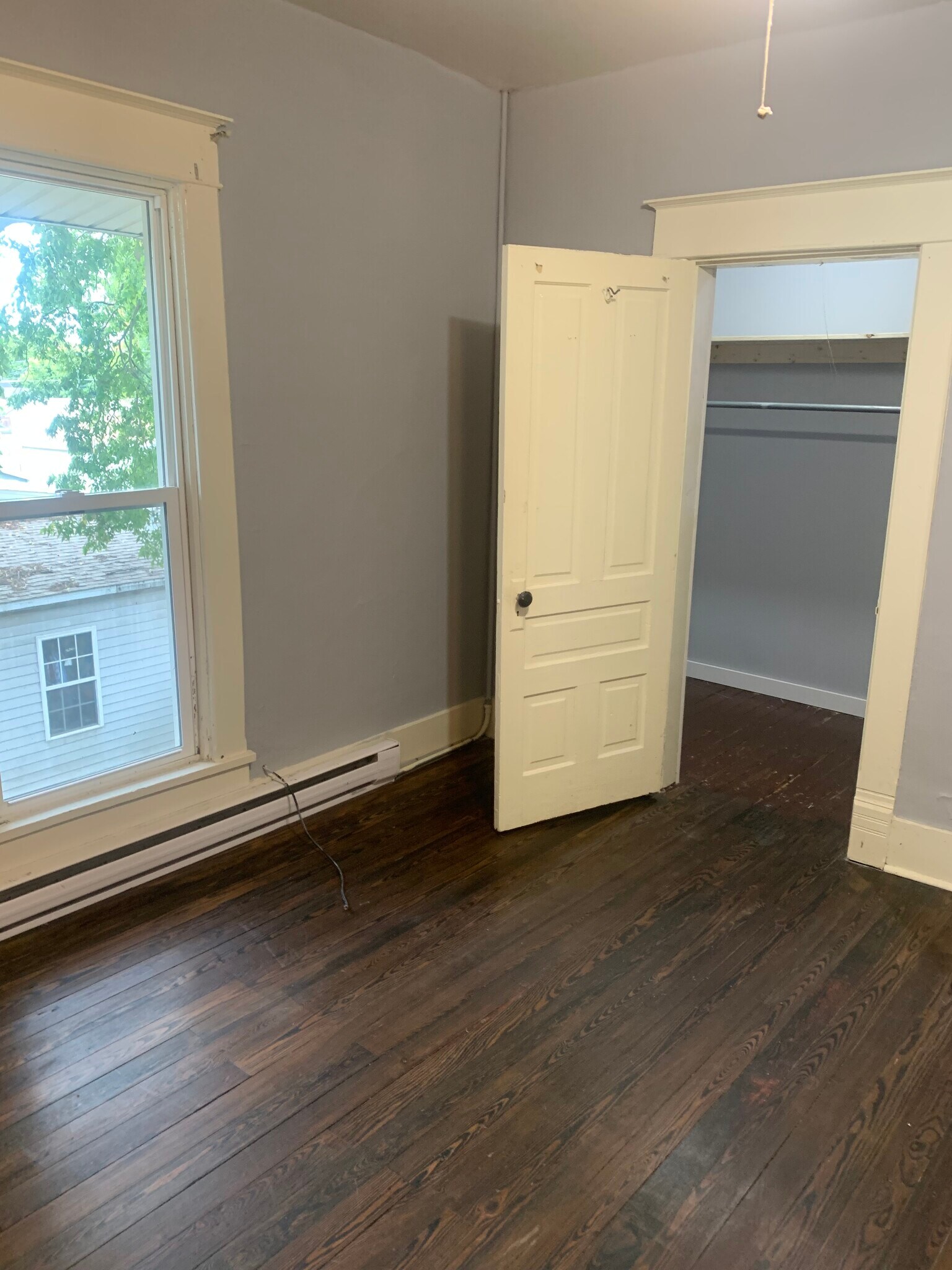 Master bedroom - 276 E 6th St