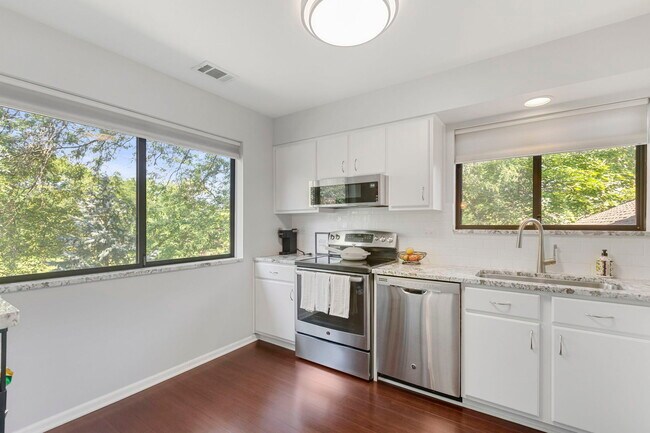 Building Photo - 1250 Oak Hill Rd