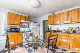 Building Photo - 163 Hillside St