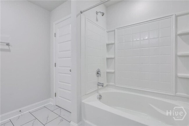 Building Photo - $500 OFF FIRST FULL MONTHS RENT WITH MOVE IN BEFORE February 15th 2026-Townhome conveniently loca...