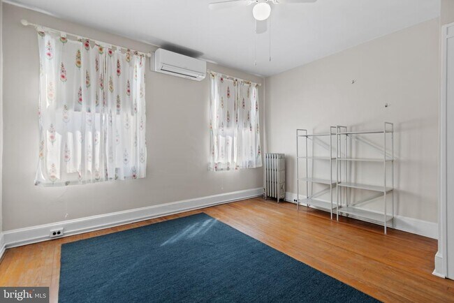 Building Photo - 1228 W 37th St