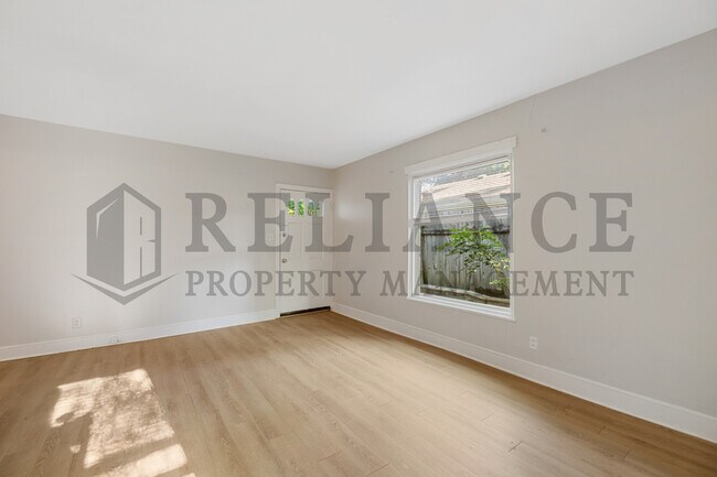 Building Photo - 1554 N Salina Ave