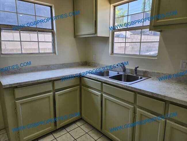 Building Photo - **Move In Special** Charming 3 Bedroom / 2...