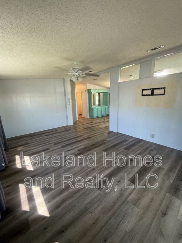 Building Photo - 1811 Sherwood Hill Dr