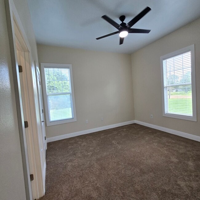 Building Photo - 1818B Elvin Dr