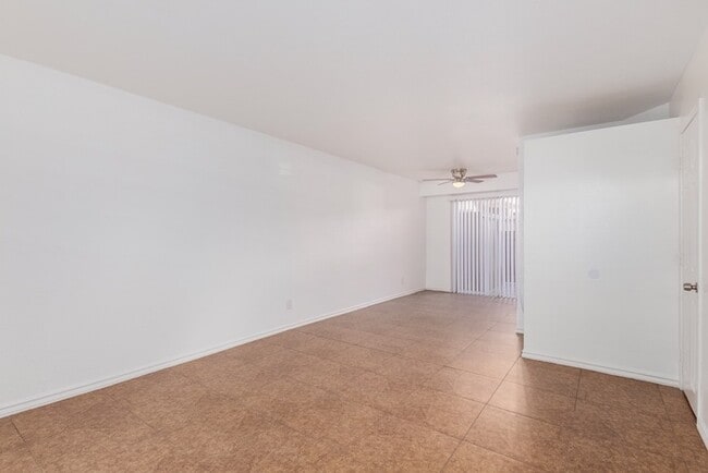 Building Photo - Stadio 3 bedroom townhome