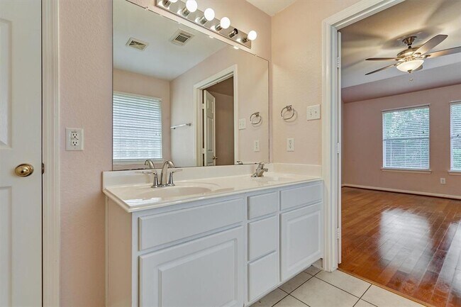 Building Photo - 2610 Braley Park Ln