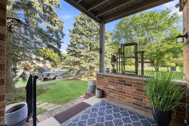 Building Photo - 981 West Ct