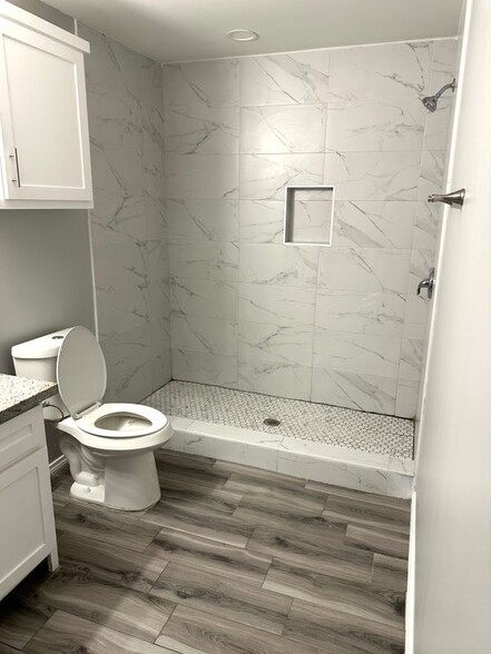 Building Photo - 324 Uva Ln