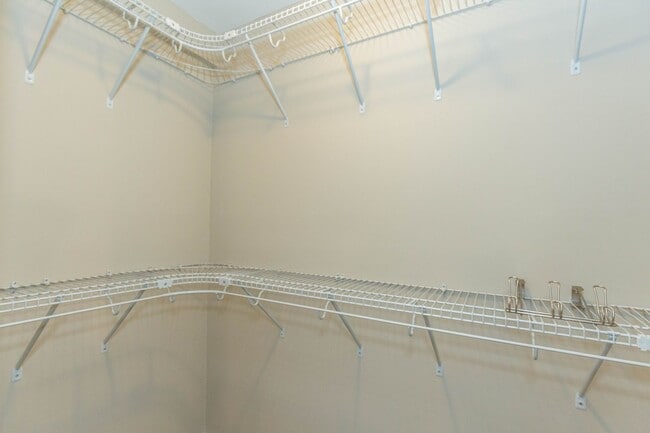 Building Photo - 1 bed, 1 bath, Apartment in Charles Town, WV