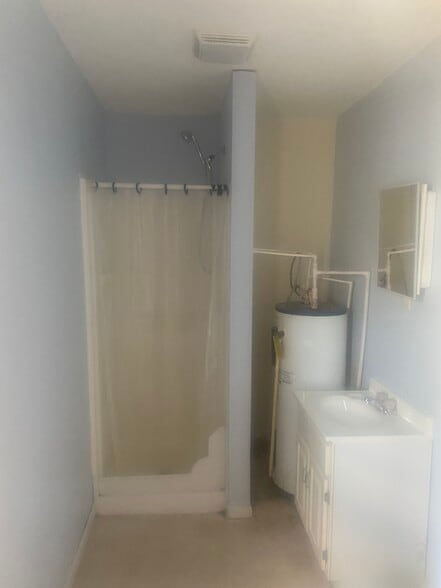 Building Photo - 245 S Washington St