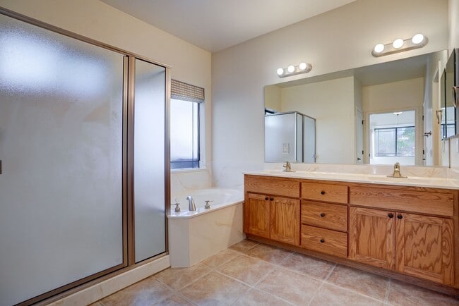 Building Photo - 3 Bedroom, 2 Bath Home in Prescott!