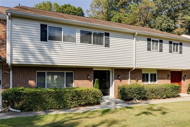 Building Photo - 7090 Stonington Dr NE