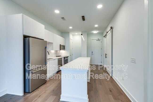 Building Photo - 1125 10th Ave N