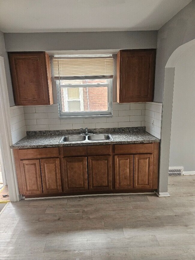 Building Photo - 10440 Nottingham Rd