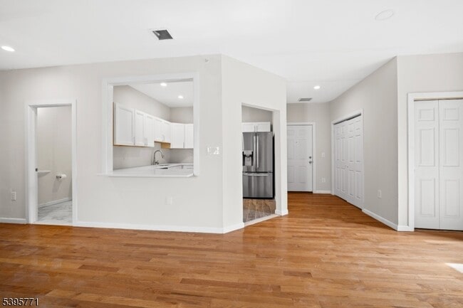 Building Photo - 176 Union Ave