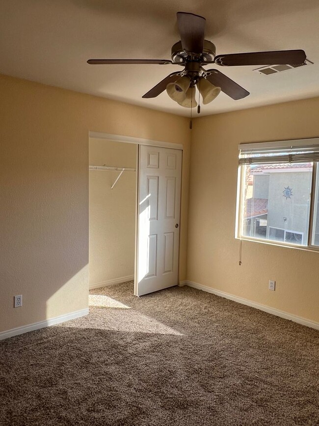 Building Photo - 6 bedroom Home With Pool and Basement